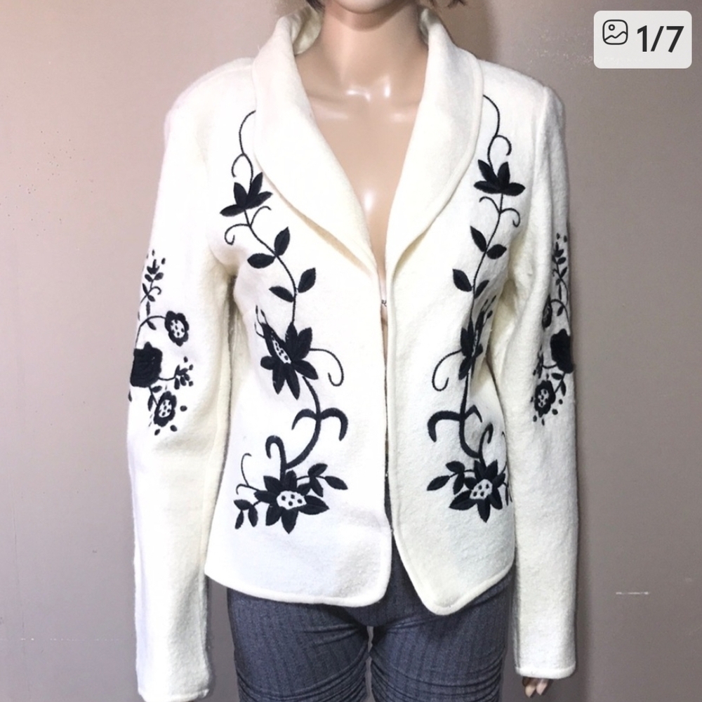 Elegant Floral Embroidered Cardigan Wool Jacket Cream & Black Vintage